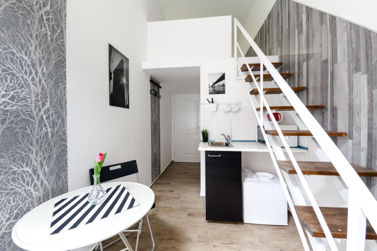 One-Bedroom Apartment,1196498656:JPEG