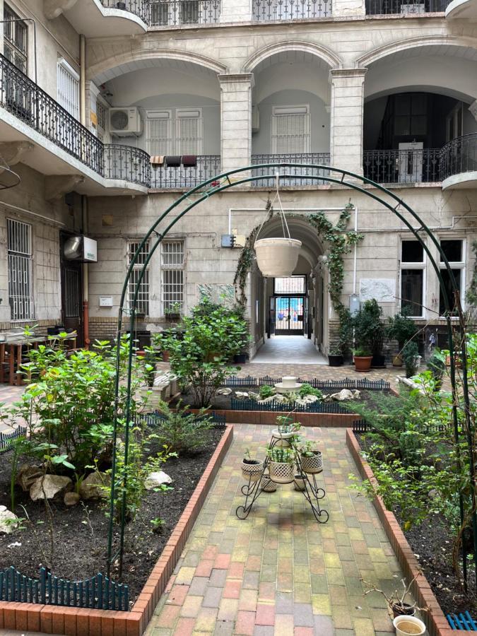 Queen Room with Garden View