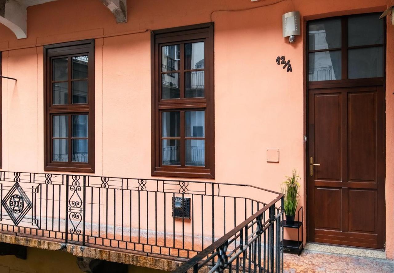 One-Bedroom Apartment,1305682189:JPEG
