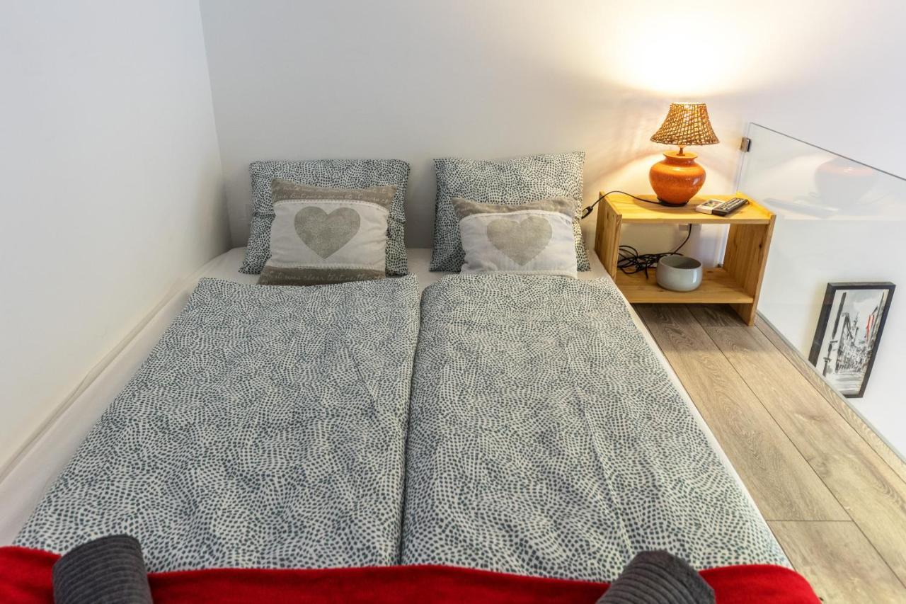 One-Bedroom Apartment,1330183289:JPEG