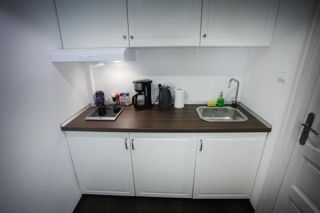 One-Bedroom Apartment,140349945:JPEG