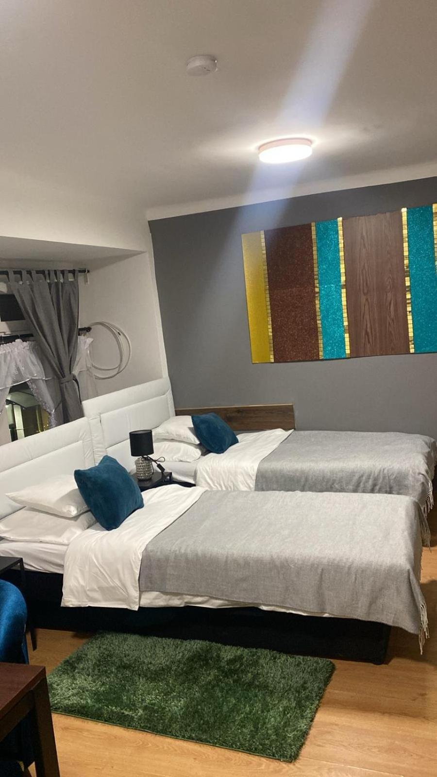 Family Room,1508383084:JPEG