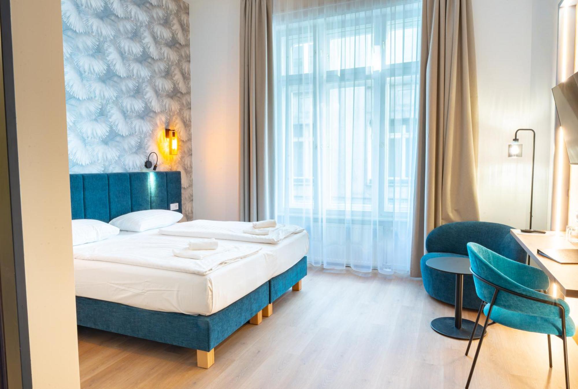 Deluxe Double or Twin Room with Street View
