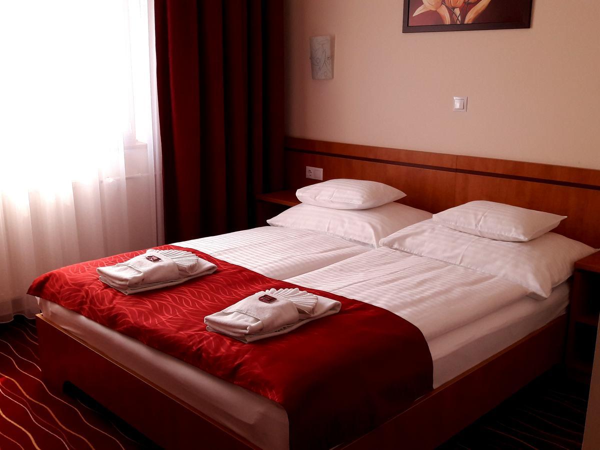 Standard Double Room,982132366:JPEG
