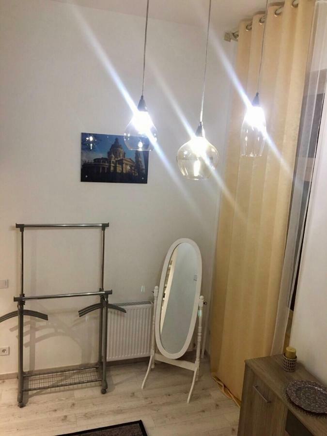 One-Bedroom Apartment,886950970:JPEG