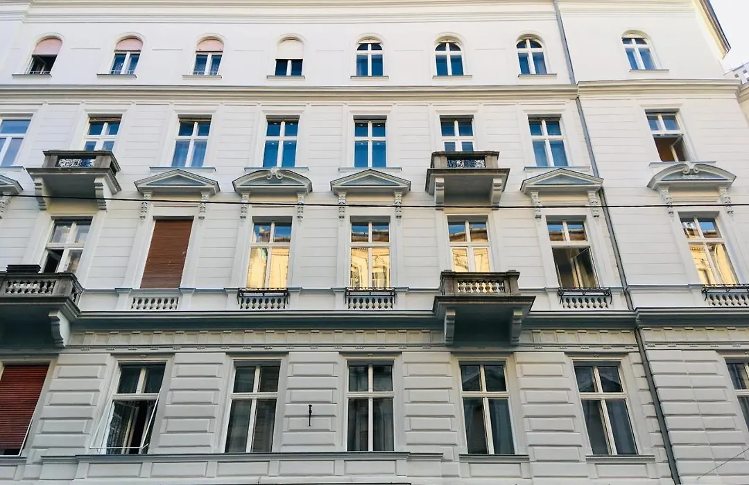 Eclectic Luxury & Spacious 2Br Ac Apt In Center-1