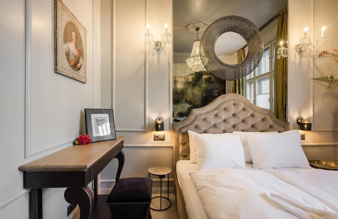 Bpr Violet Noir Apartment With A/C-1