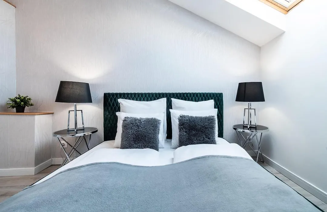 Quiet Very Central & Stylish Apt-1