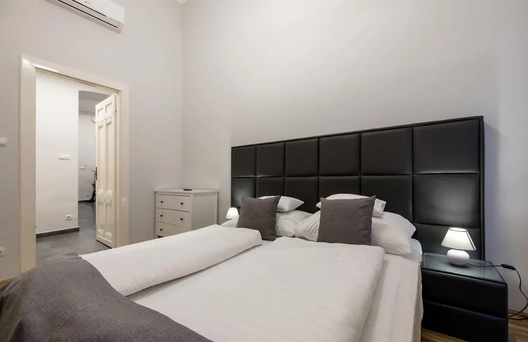 Prime Time Vaci Budapest-1