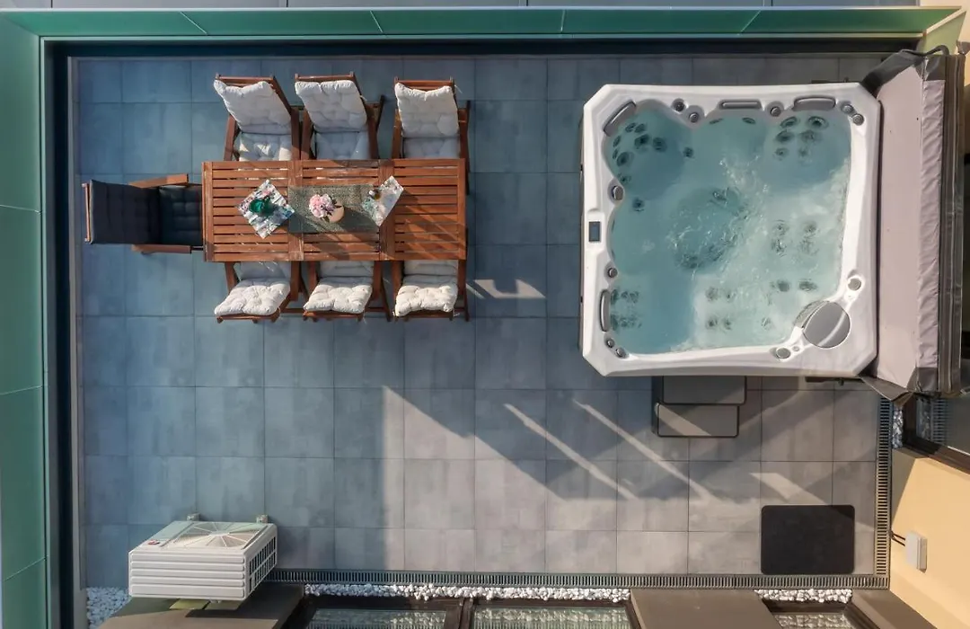 Centropolitan Penthouse With Jaccuzzi- 2 Free Parking- Self Check-In-1