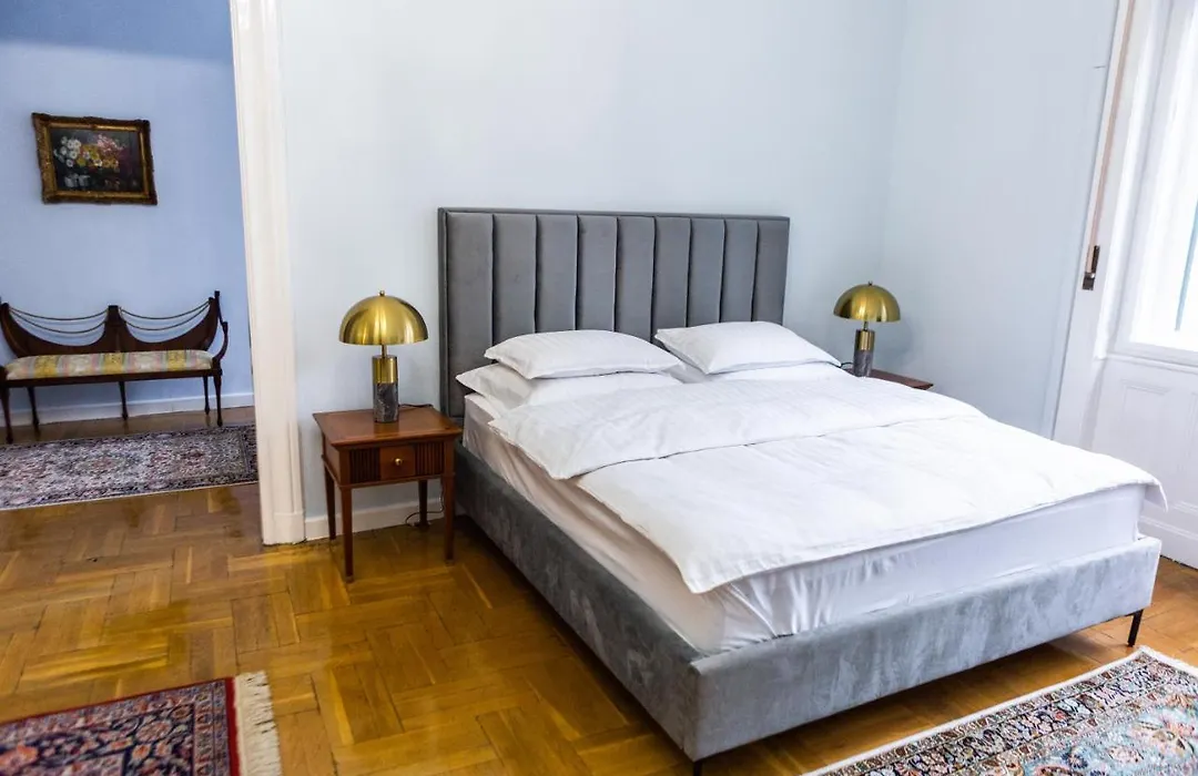 Luxury Downtown 3 Bedroom Apartment By Synagoge With Beautiful View-1