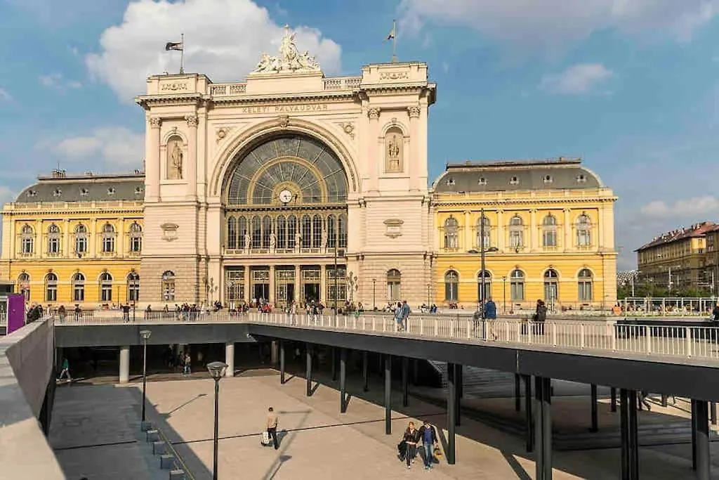 Keleti Palyaudvar Train Station-Home-1