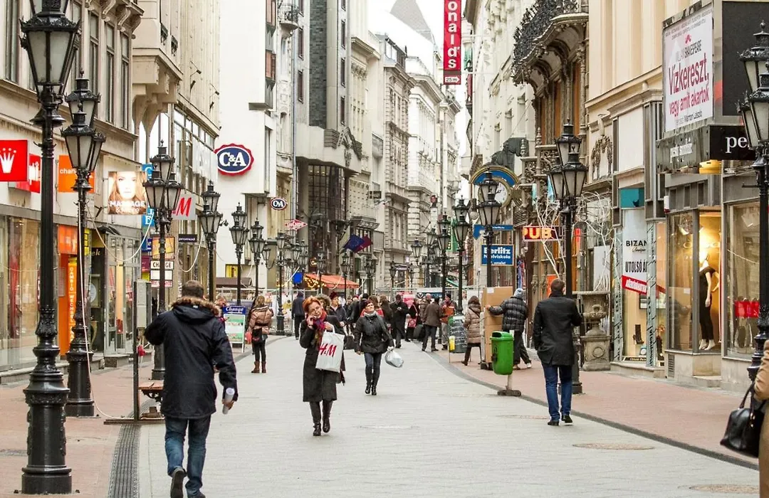 Cheerful Studio Budapest Downtown-1
