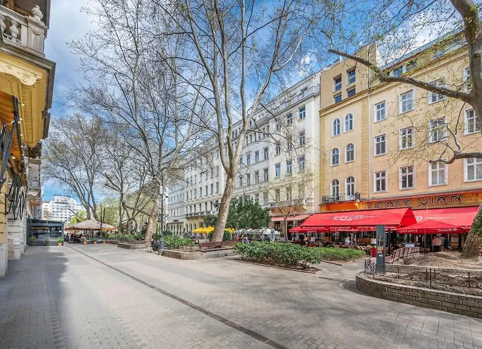 Liszt Ferenc Square Panorama Apt-1