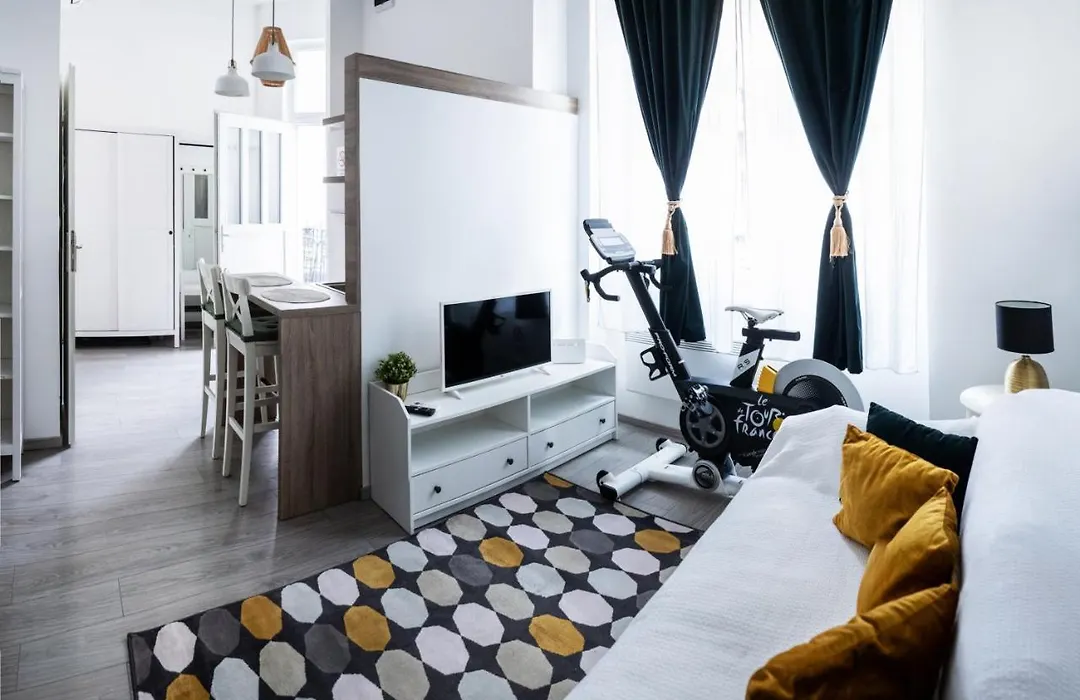 Dohany Street Delight-1