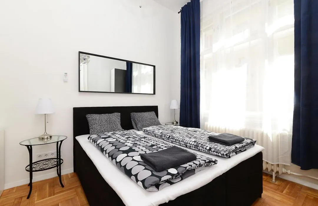 Akacfa 7 Two Bedroom Central Apartment-1