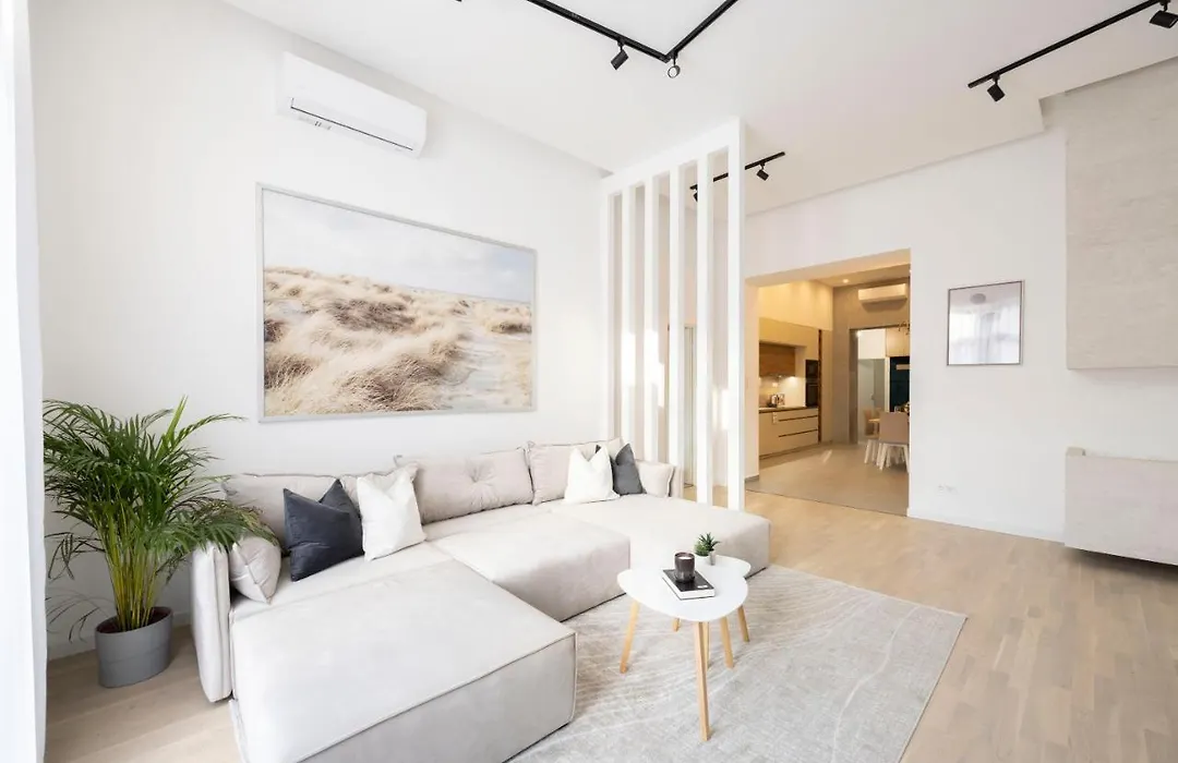 Luxurious & Spacious Central Residence With Balcony-1