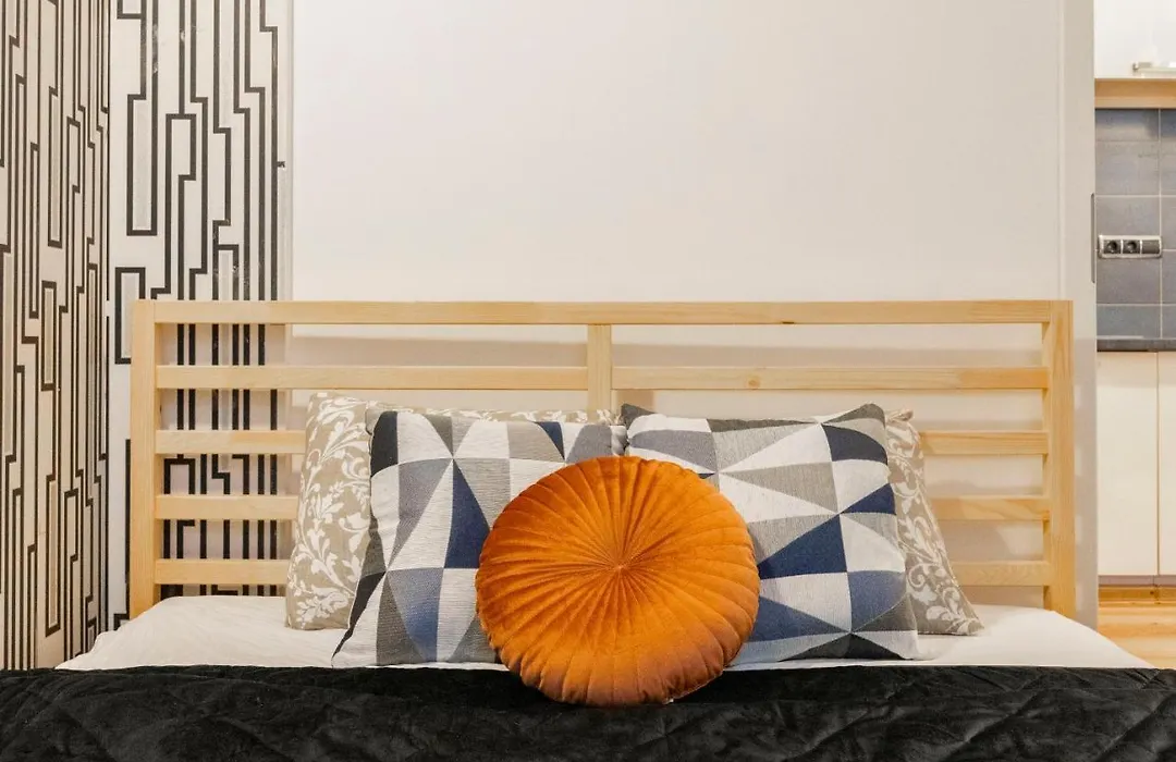 Spacious & Cozy Central Apartment W/ Terrace-1