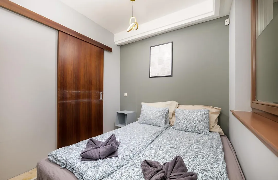 3Bedroom Triplex Rooftop Apartment-1