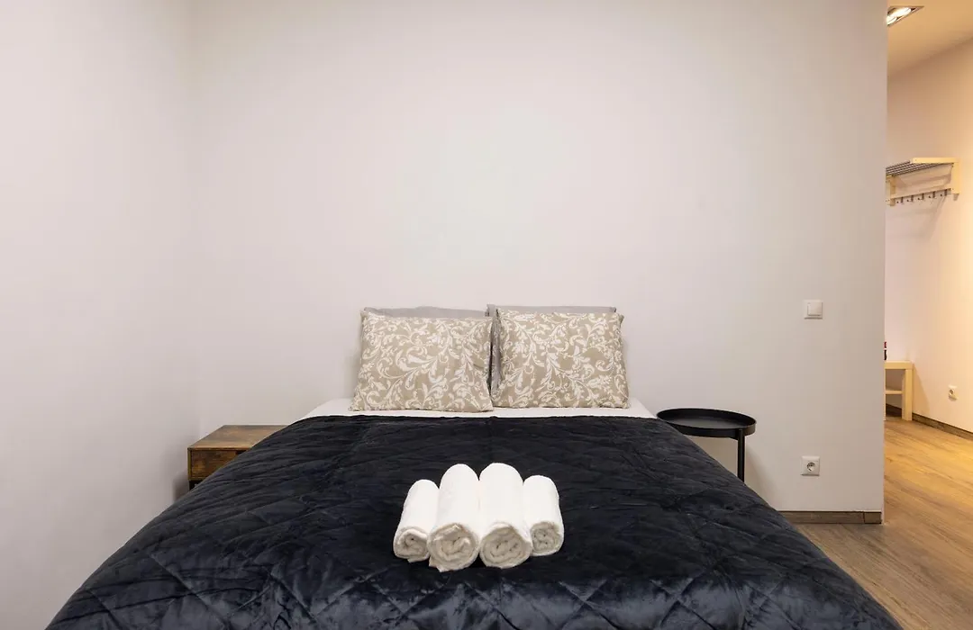 Deluxe Central Elizabeth Residence W/ 4Bedrm, 2Bathrm, 1Lvngrm-1