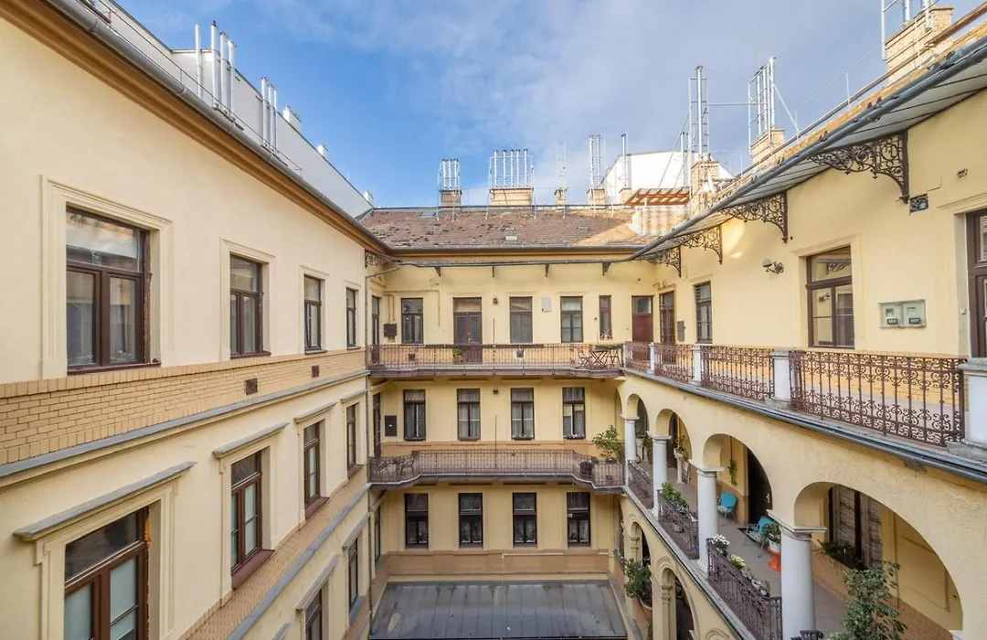 Sass Glamour Apartment Next To St Stephen Basilica S1-1