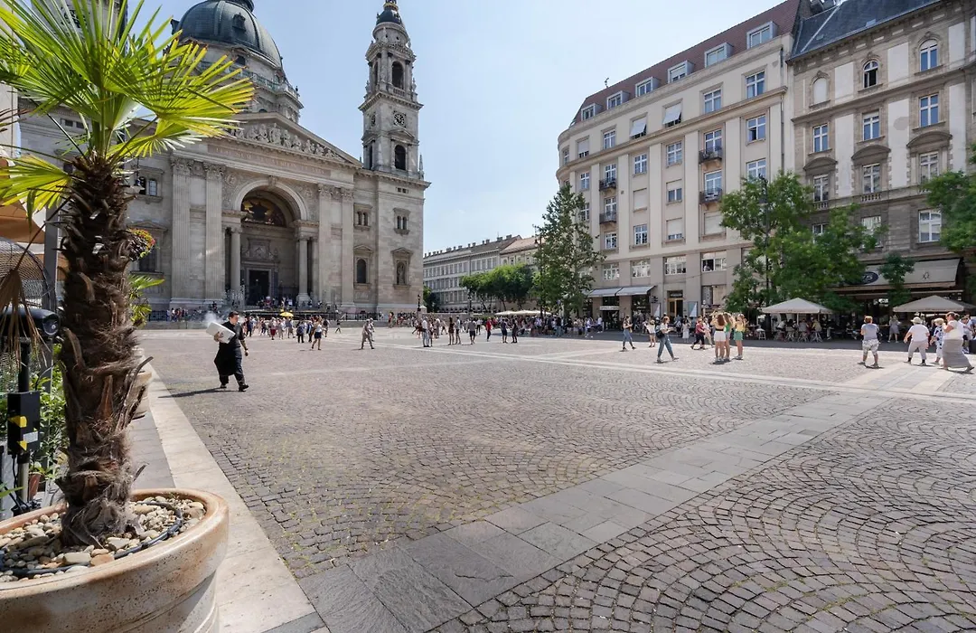Opera Balkony Luxury Apartment With Free Parking-1