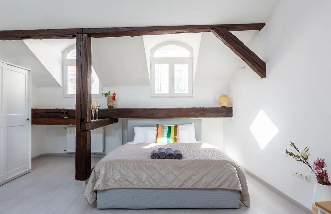 Rustic Central Studios By Lh-1