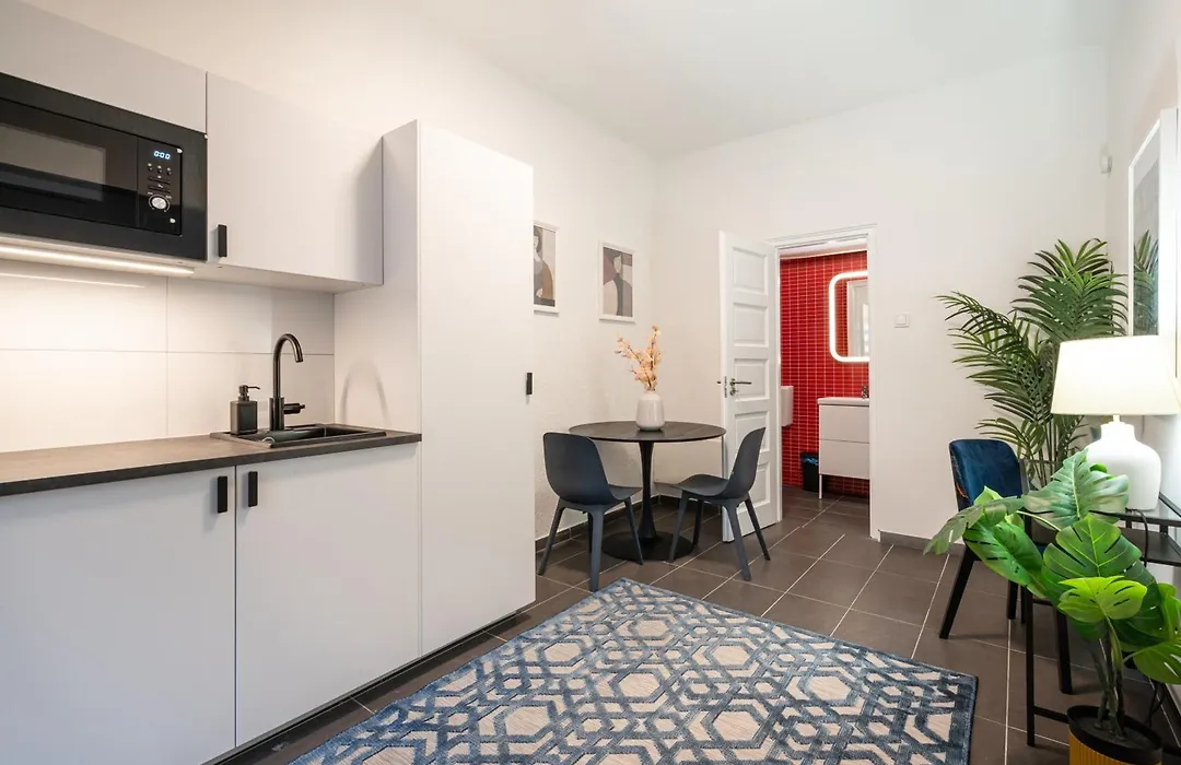 R10- Boutique Apartments, Best Location. By Bqa-1
