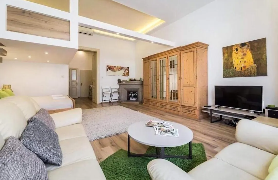 Spacious Apartment In The Central-1