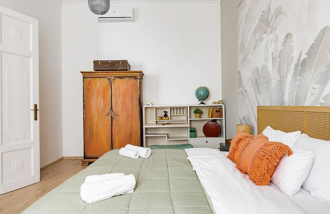 Jungle Aesthetics Downtown Apartman Aircon And Garage Parking Budapest-1