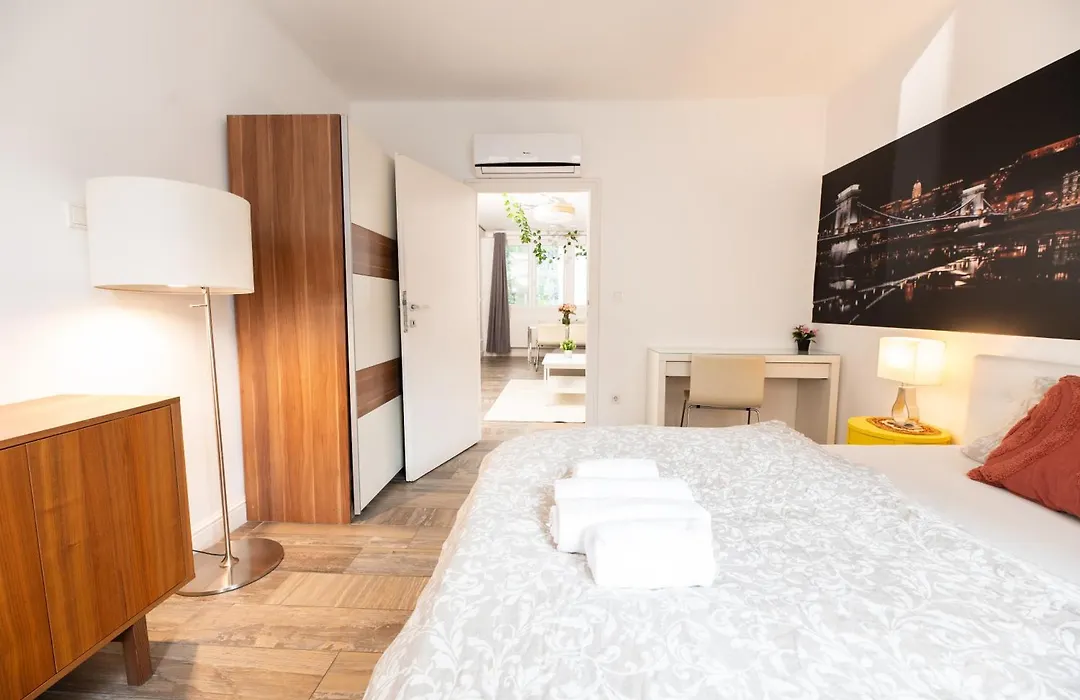 Superb Location & Chic Suite W' 2Bedroom-1