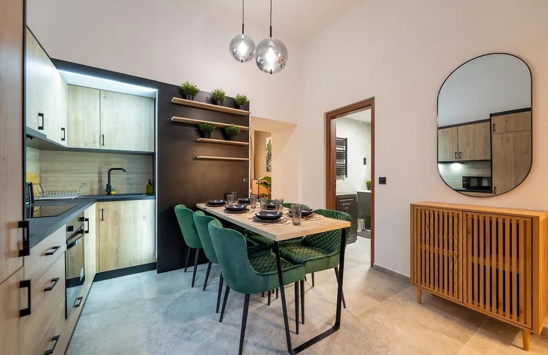 Stylish Superior Apartment ,2 Bedrooms, 3 Ac, Metro 2 Min, Prime Central Location Budapest, Guest Favorite-1