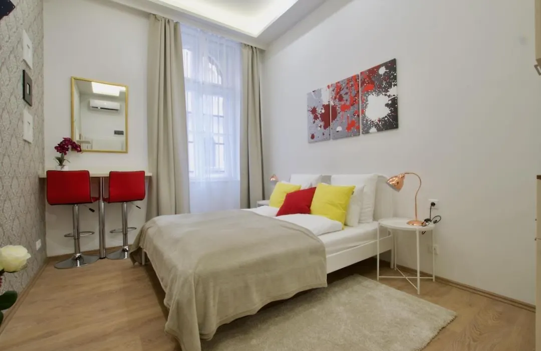 St King 11 Rooms By Staymood Holidays-1
