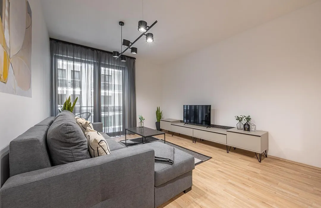 Condo With Balcony @ Downtown Budapest-1
