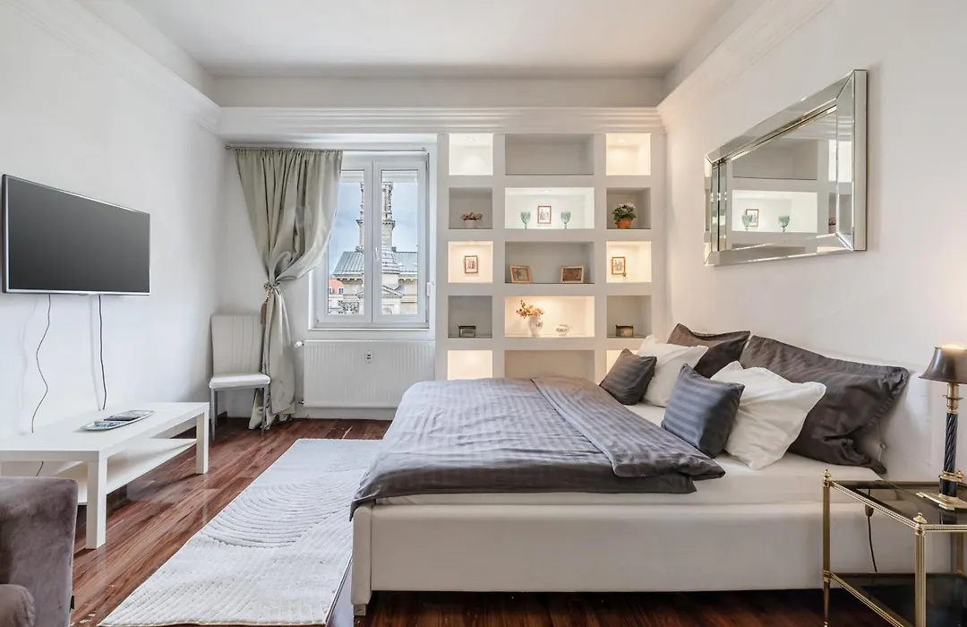Basilica And Castle View Luxury Suite, Free Parking Reservation Needed-1
