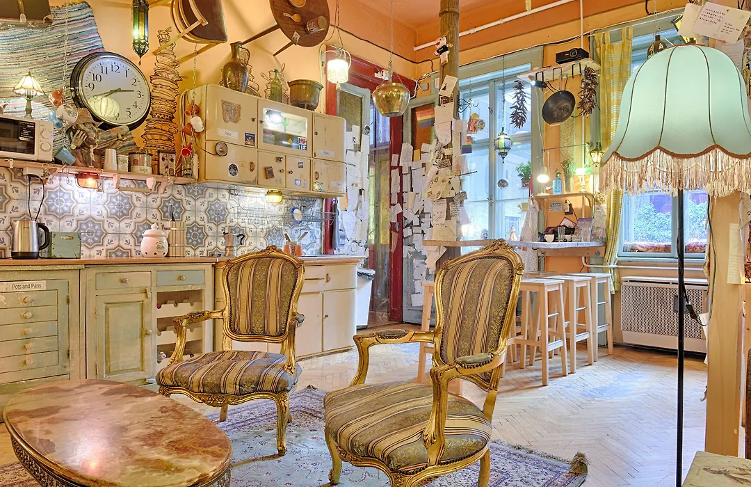 Lavender Circus Hostel, Doubles & Ensuites-1