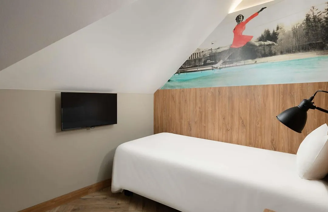 Ibis Budapest Heroes Square-1