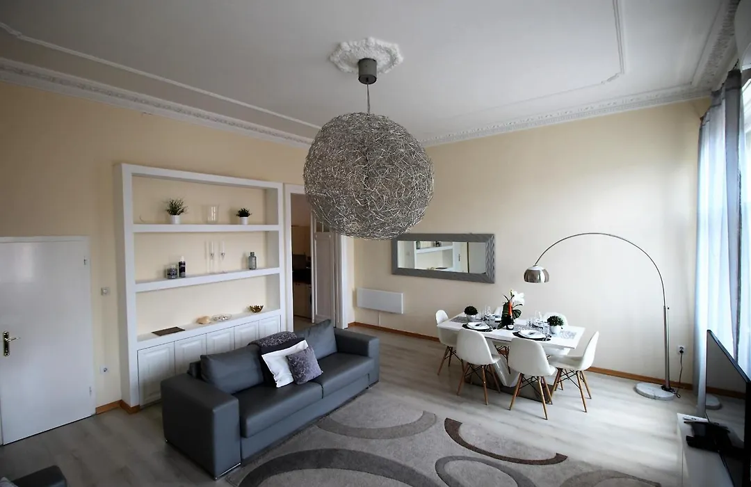 Budapesteasyflat Basilica Lux-1