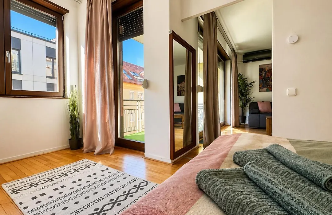 Kazinczy 52 B Apartment-1