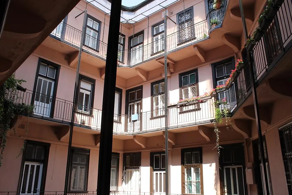 Capital Guesthouse Budapest-1