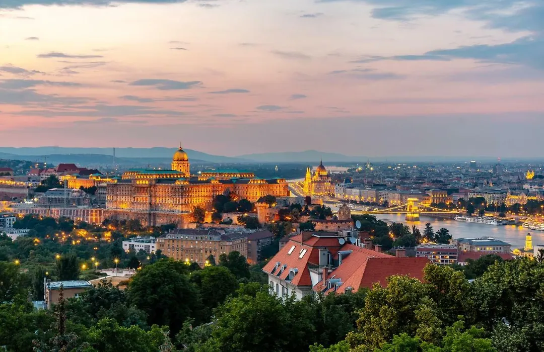 Apartment On Gellert Hill Budapest Downtown With Free Garage & Castle View-1