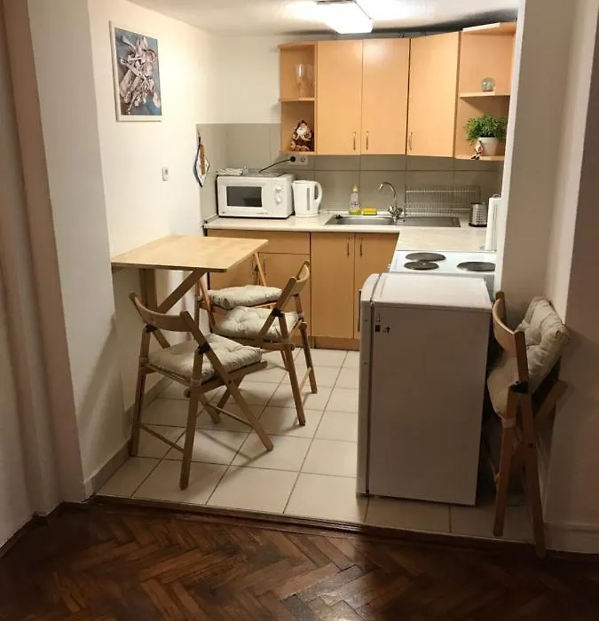 Revay 6 Apartment-1