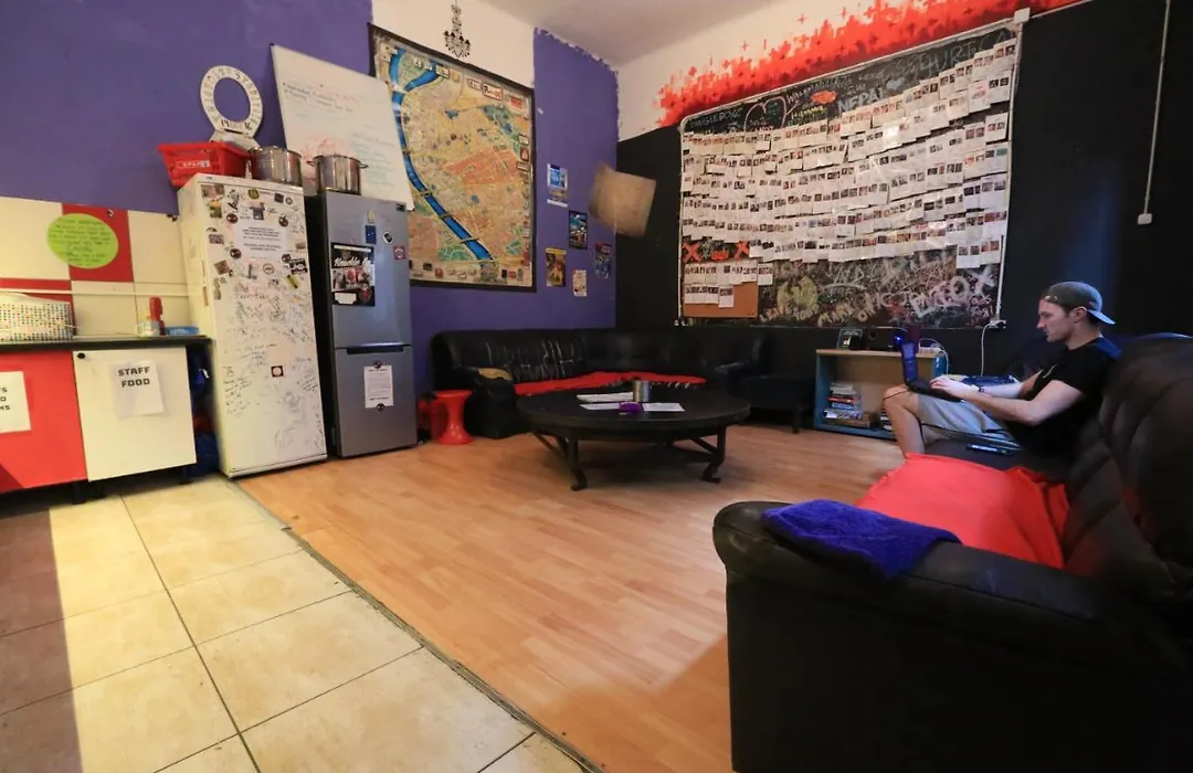 Retox Party Hostel-1