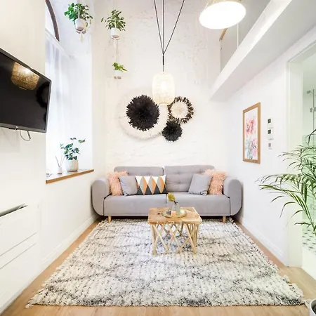 Roomli Boho Chic Apartments-2