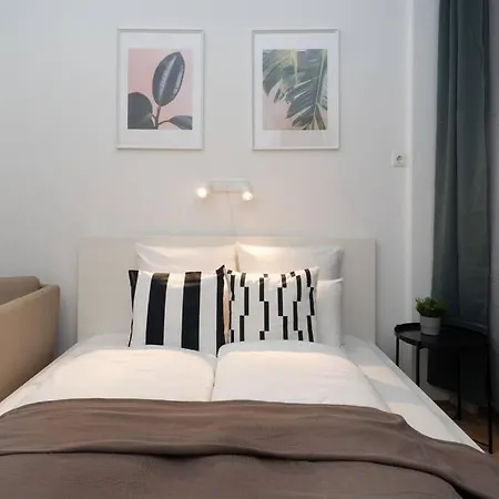 Best Located, 150 M2 5 Bedrooms Apt.,-3