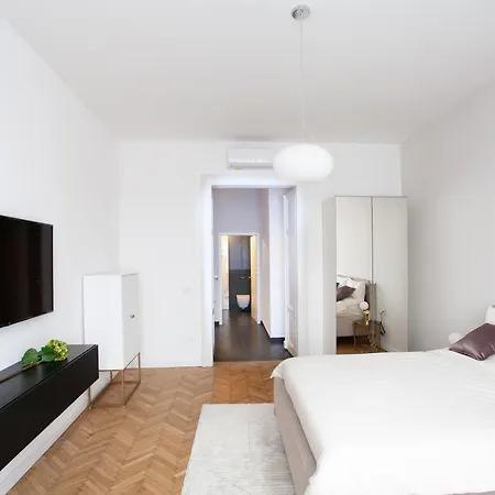 Real Deluxe Next To Danube-3