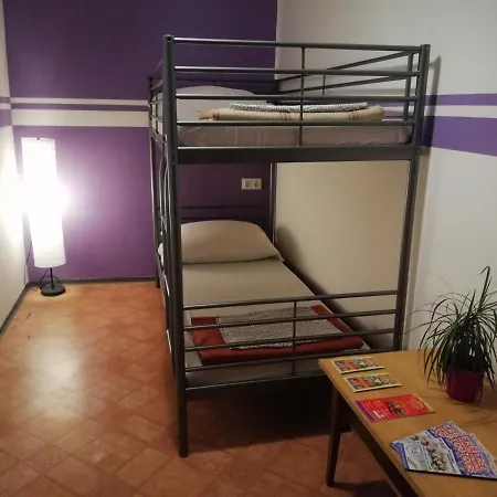 Budapest Party Hostel At Udvarom-3