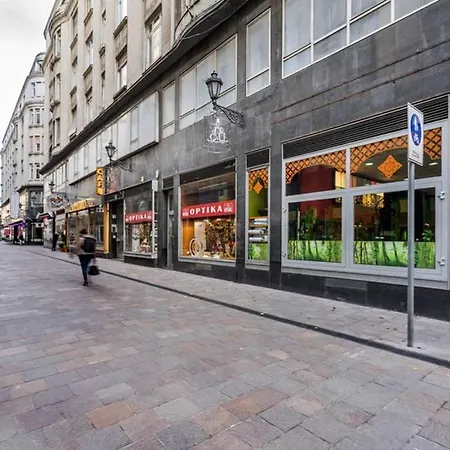 Luxury Pilvax Studio-3