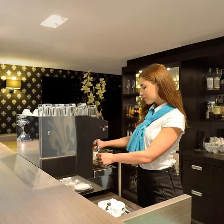 La Prima Fashion Hotel Budapest-3