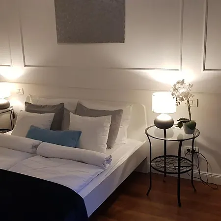 Goldsmith Apartment-3